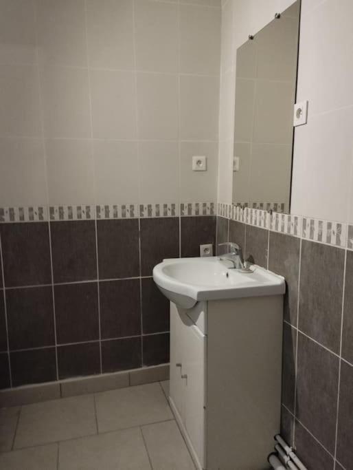 Agreable Maison Avec Parking Gratuit Lägenhet Amiens Exteriör bild